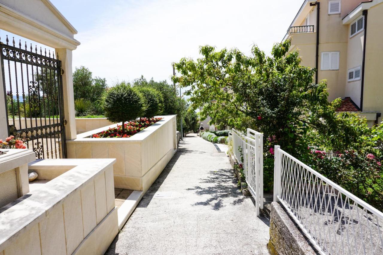 Sol Rooftop Apartments Tucepi Bagian luar foto